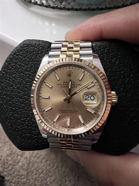 r/rolex on Reddit: Q : My date wheel change after 8 minutes pass 